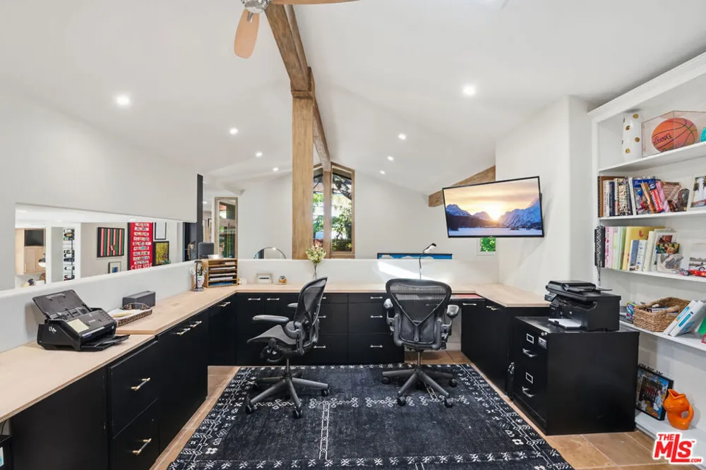 16820 Oak View Drive Encino, CA 91436
