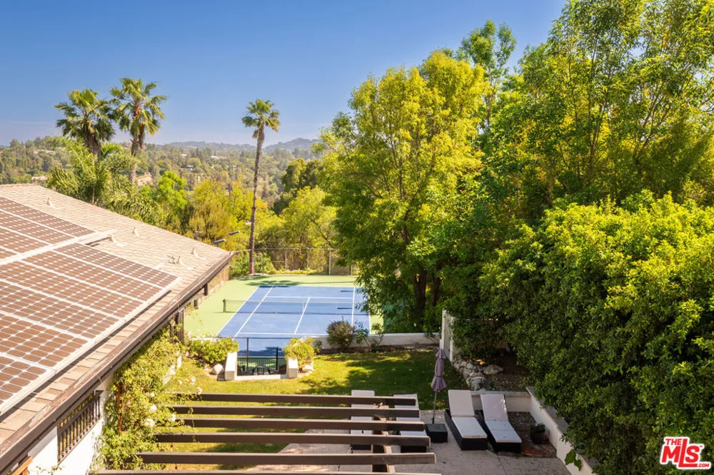 16820 Oak View Drive Encino, CA 91436