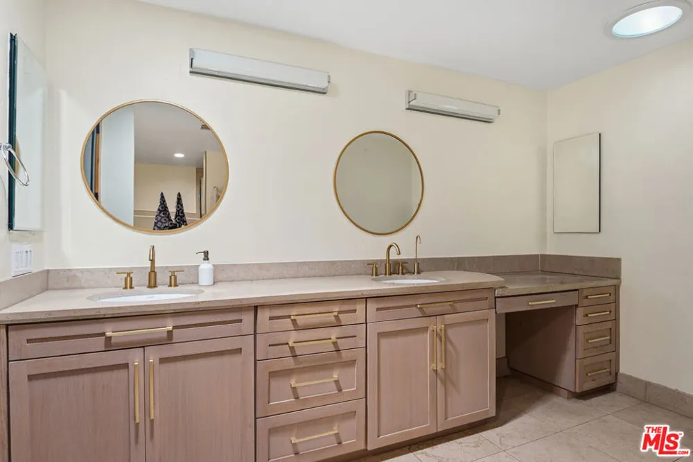 16820 Oak View Drive Encino, CA 91436