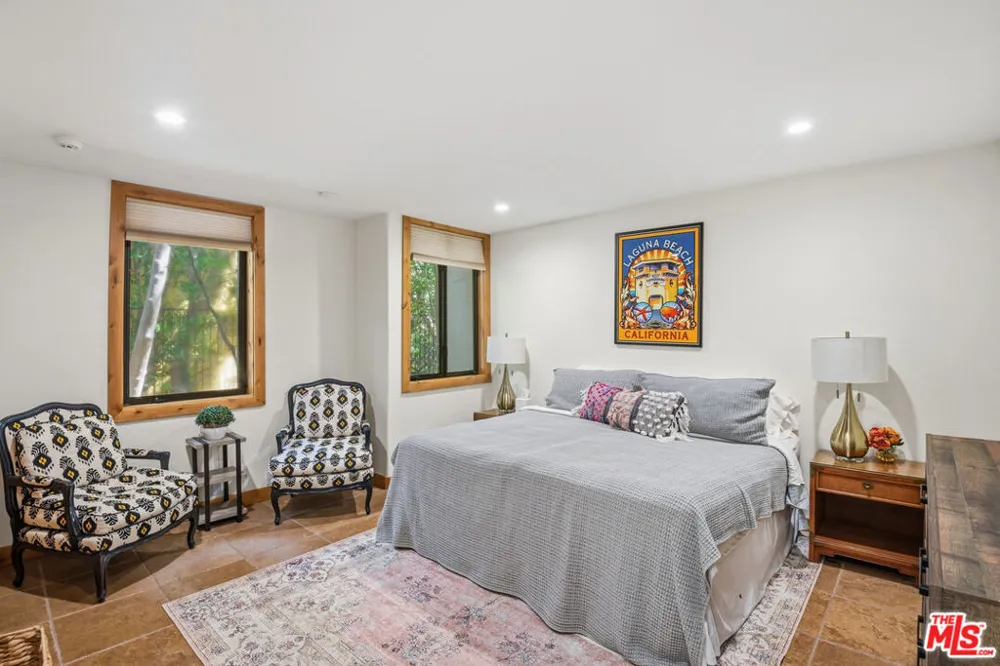 16820 Oak View Drive Encino, CA 91436