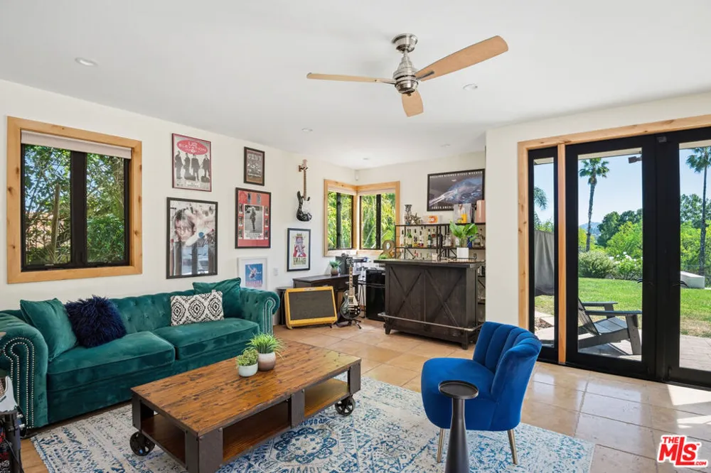 16820 Oak View Drive Encino, CA 91436