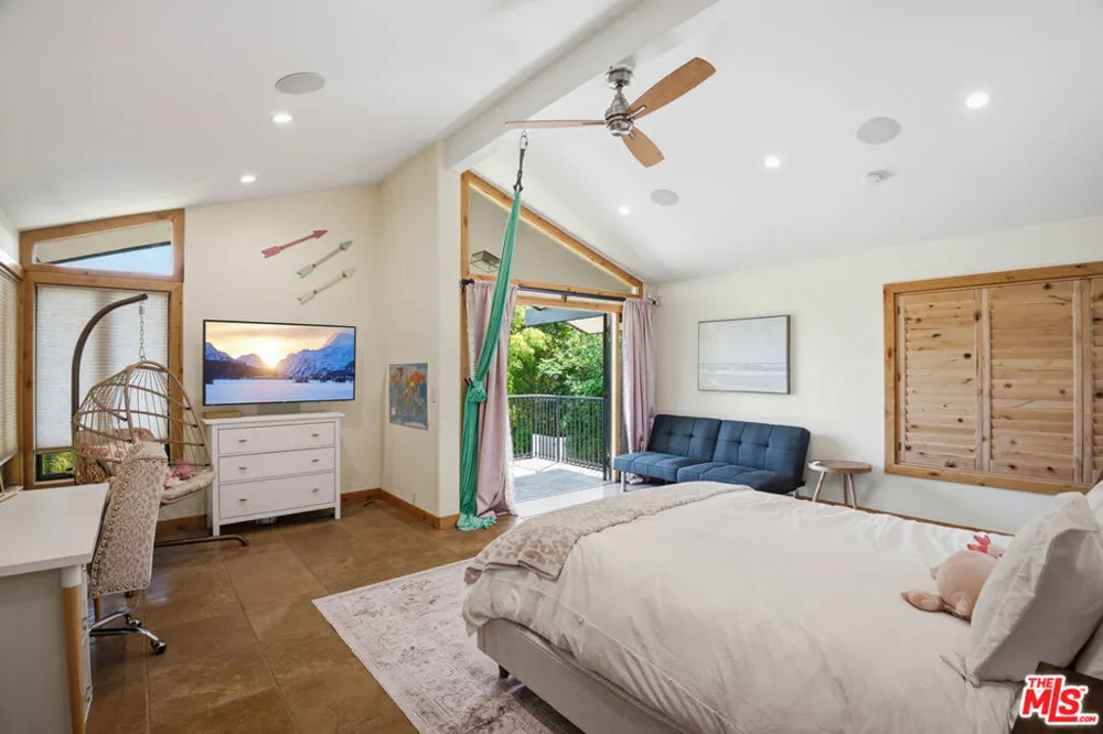 16820 Oak View Drive Encino, CA 91436