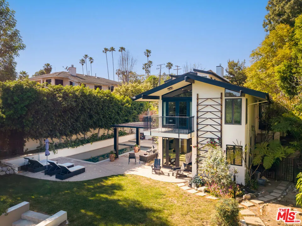 16820 Oak View Drive Encino, CA 91436