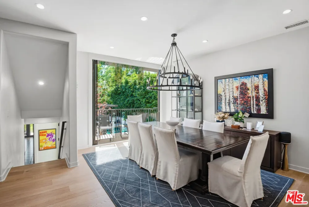 16820 Oak View Drive Encino, CA 91436
