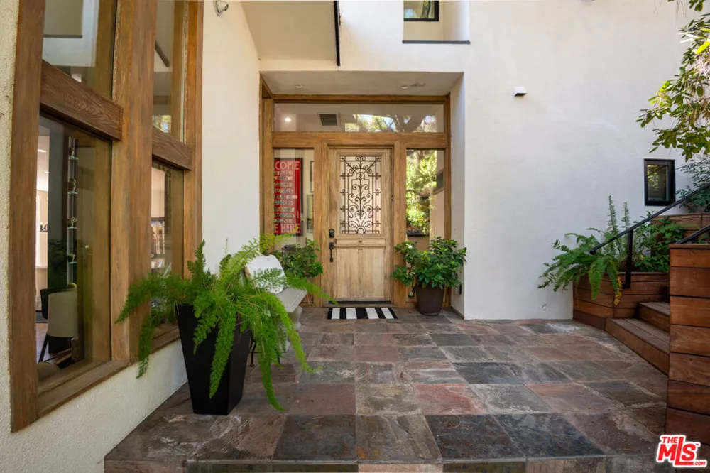 16820 Oak View Drive Encino, CA 91436