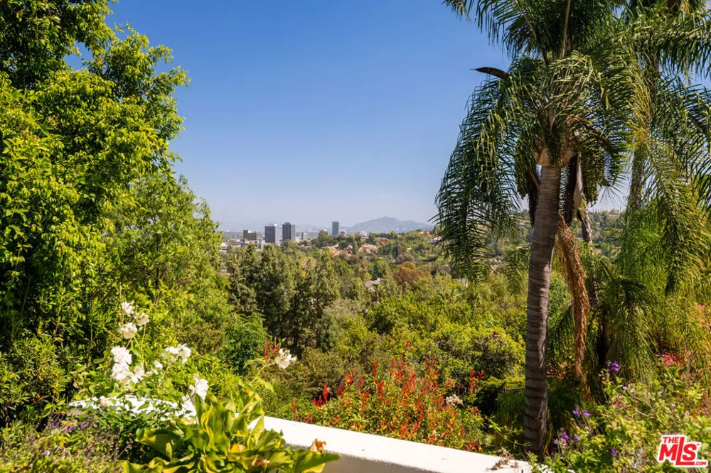 16820 Oak View Drive Encino, CA 91436