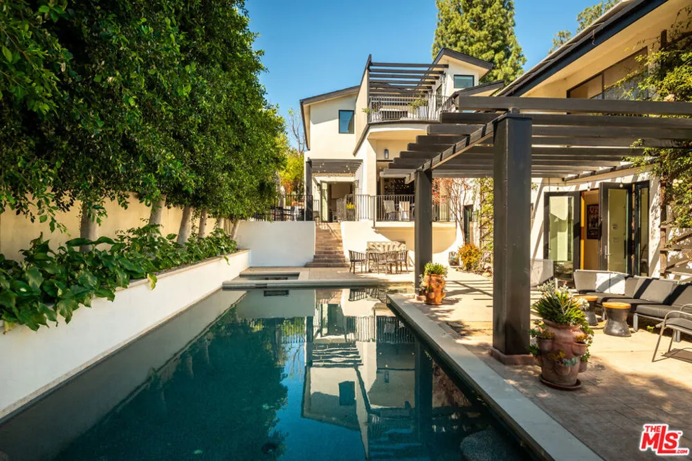 16820 Oak View Drive Encino, CA 91436