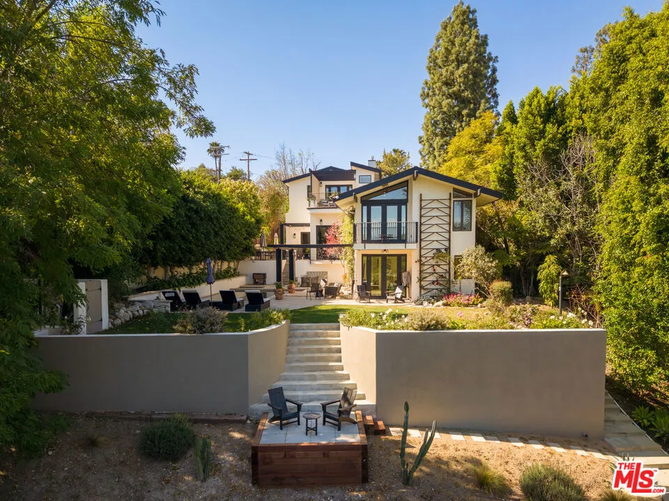 16820 Oak View Drive Encino, CA 91436