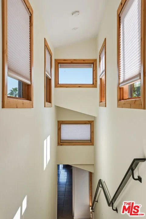 16820 Oak View Drive Encino, CA 91436