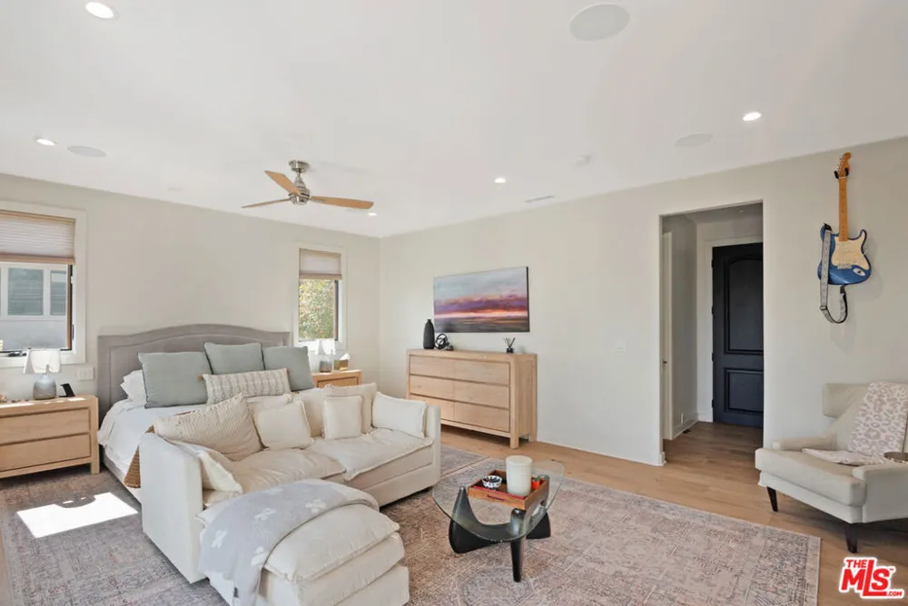 16820 Oak View Drive Encino, CA 91436