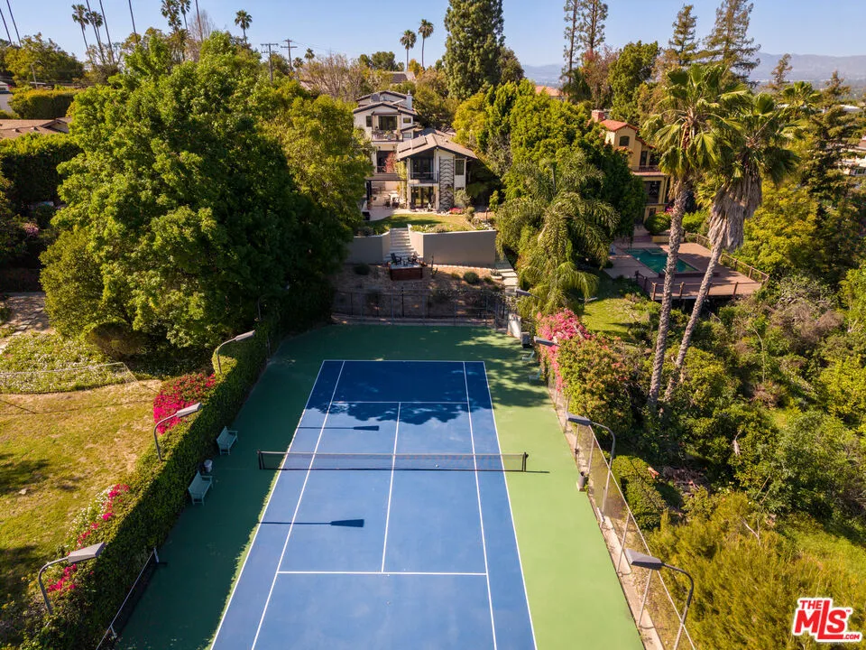 16820 Oak View Drive Encino, CA 91436
