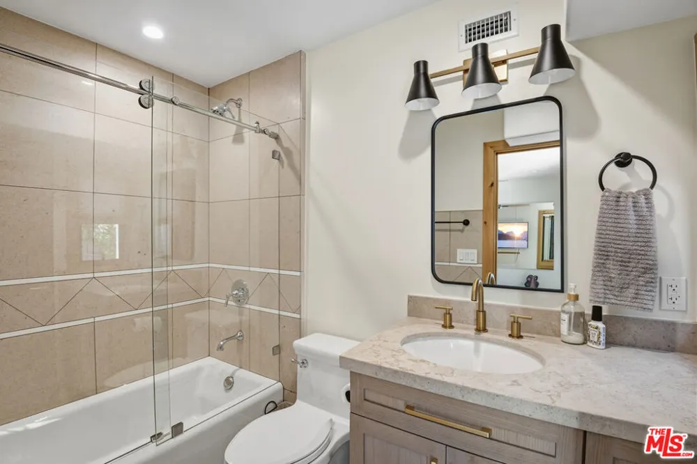 16820 Oak View Drive Encino, CA 91436