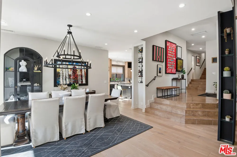 16820 Oak View Drive Encino, CA 91436