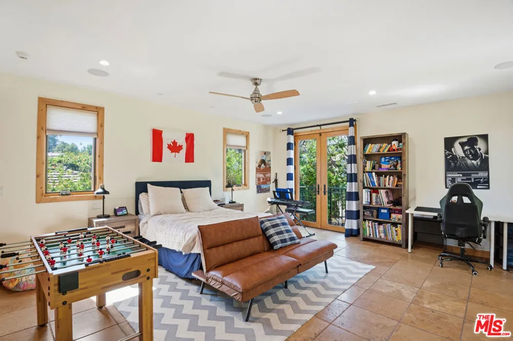 16820 Oak View Drive Encino, CA 91436