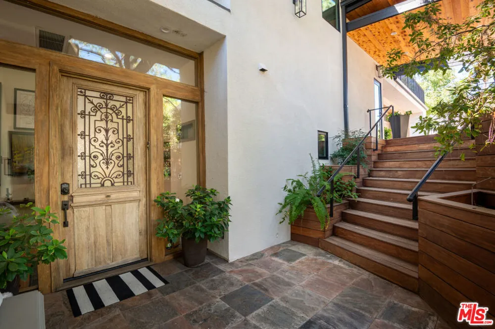 16820 Oak View Drive Encino, CA 91436