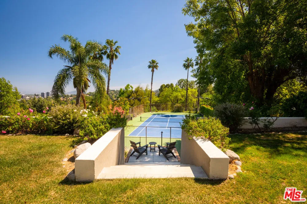 16820 Oak View Drive Encino, CA 91436