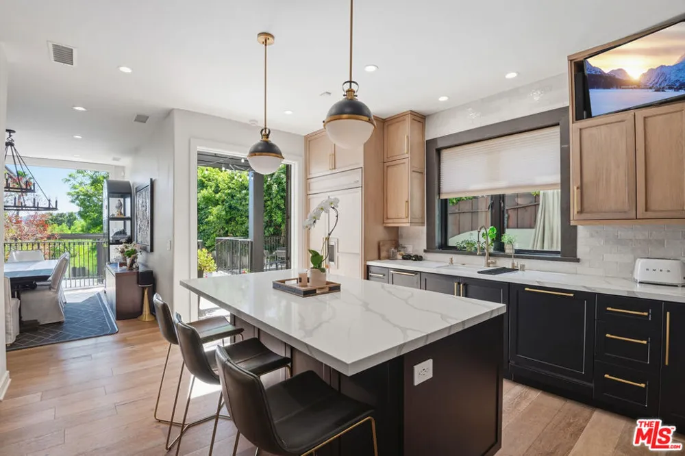 16820 Oak View Drive Encino, CA 91436