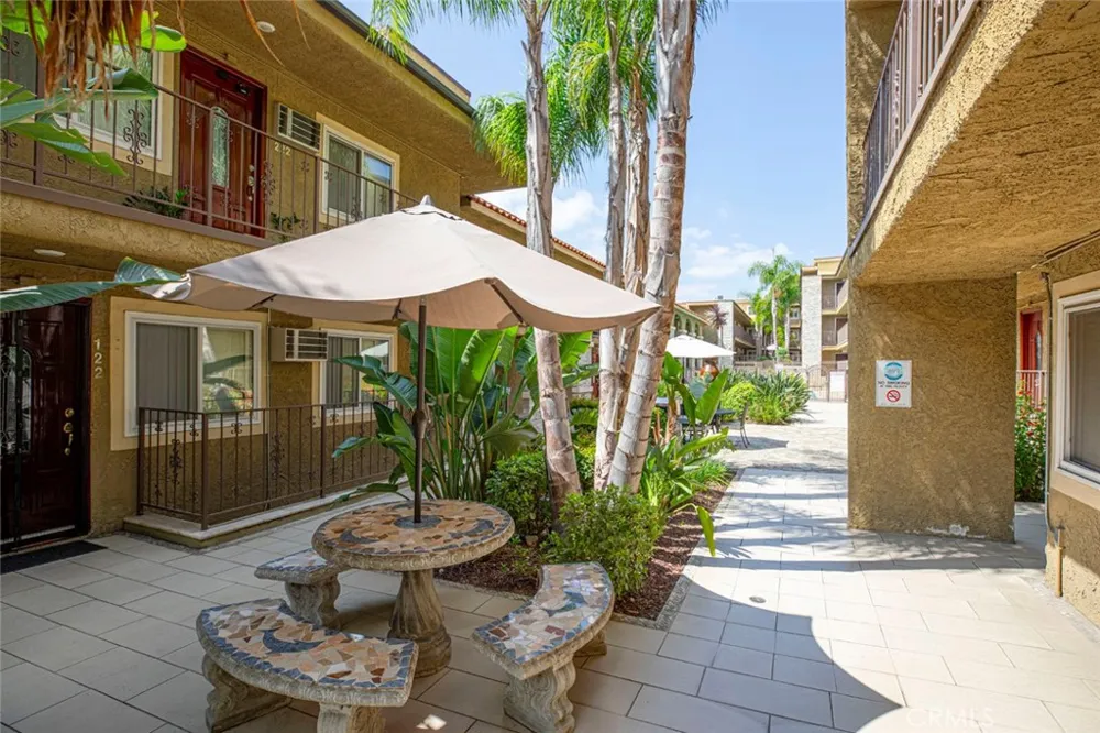 3220 Altura Avenue #217 Glendale, CA 91214