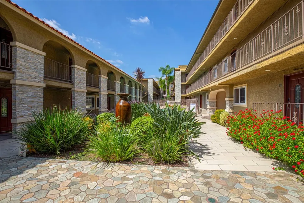 3220 Altura Avenue #217 Glendale, CA 91214