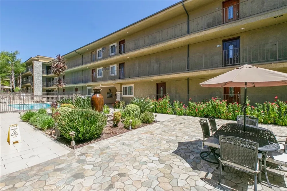 3220 Altura Avenue #217 Glendale, CA 91214
