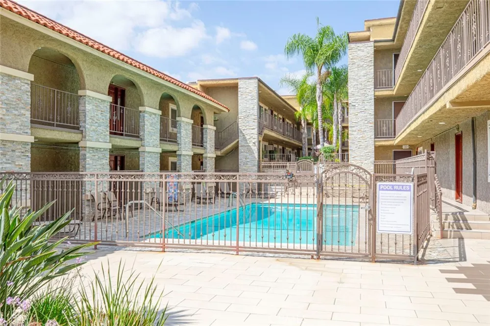 3220 Altura Avenue #217 Glendale, CA 91214
