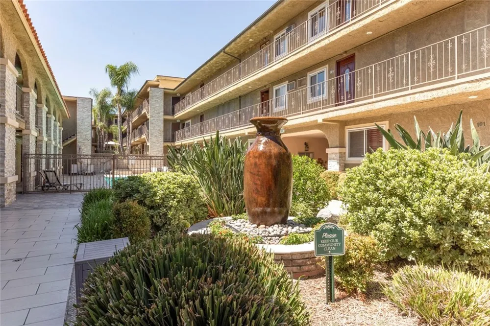 3220 Altura Avenue #217 Glendale, CA 91214