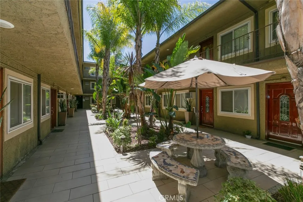 3220 Altura Avenue #217 Glendale, CA 91214