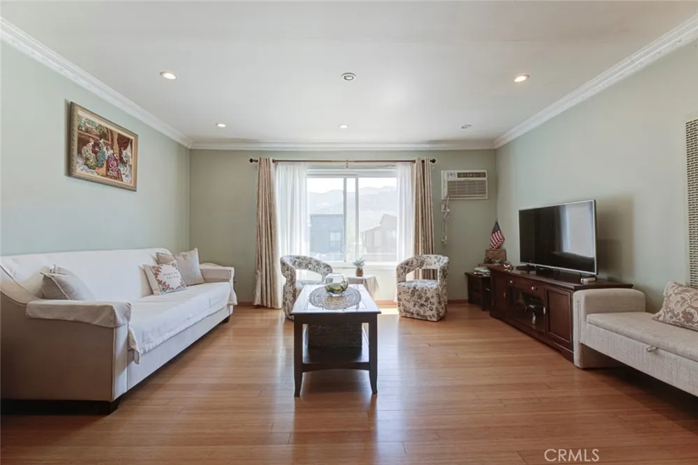 3220 Altura Avenue #217 Glendale, CA 91214