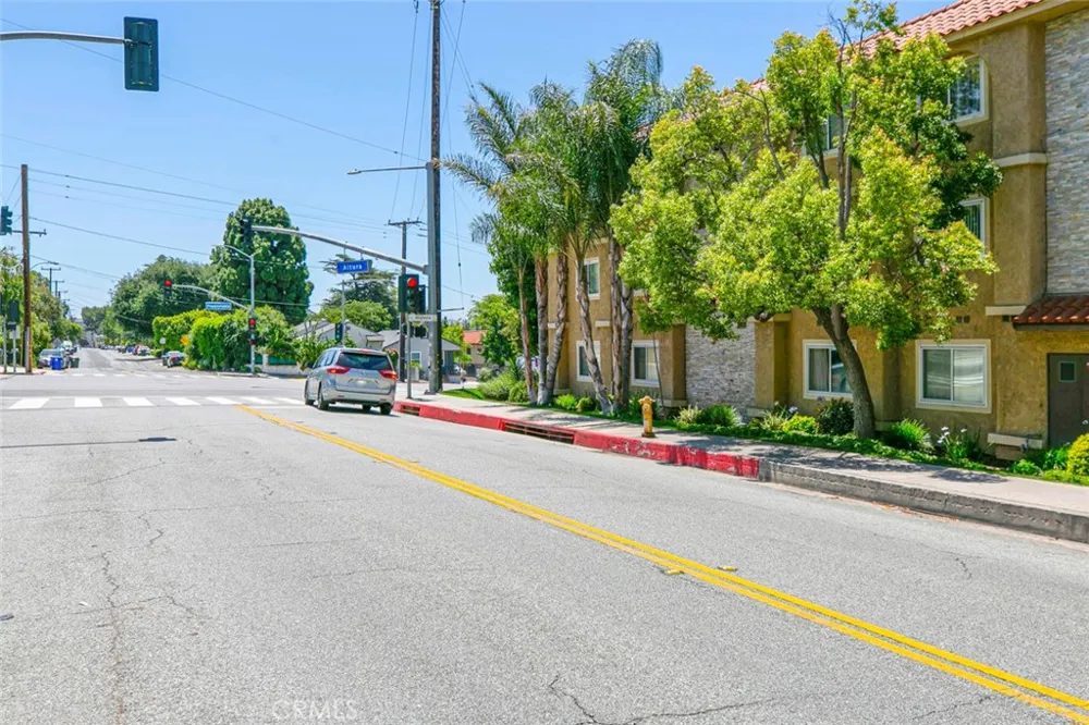 3220 Altura Avenue #217 Glendale, CA 91214