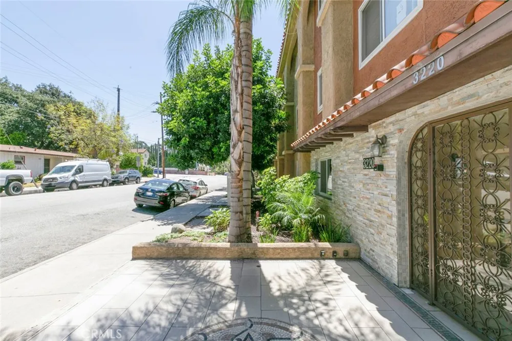 3220 Altura Avenue #217 Glendale, CA 91214