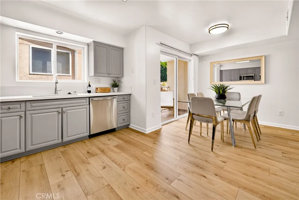 6446 Woodley Avenue #3 Lake Balboa, CA 91406