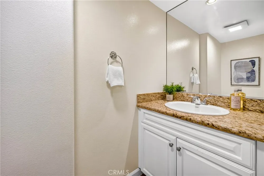 6446 Woodley Avenue #3 Lake Balboa, CA 91406