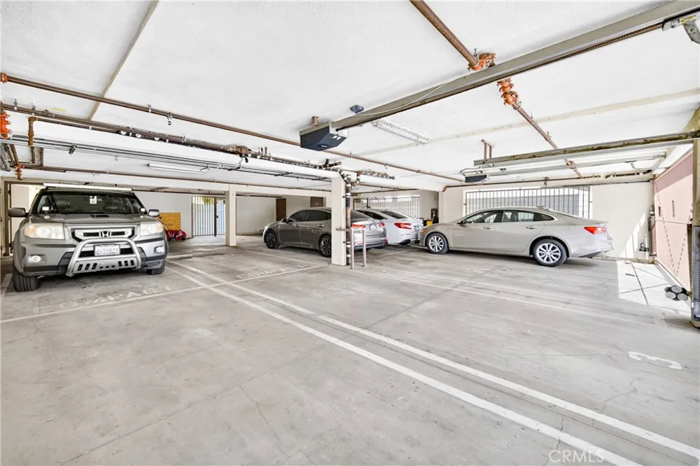 6446 Woodley Avenue #3 Lake Balboa, CA 91406