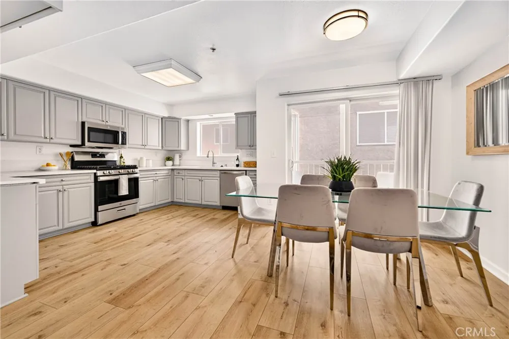 6446 Woodley Avenue #3 Lake Balboa, CA 91406