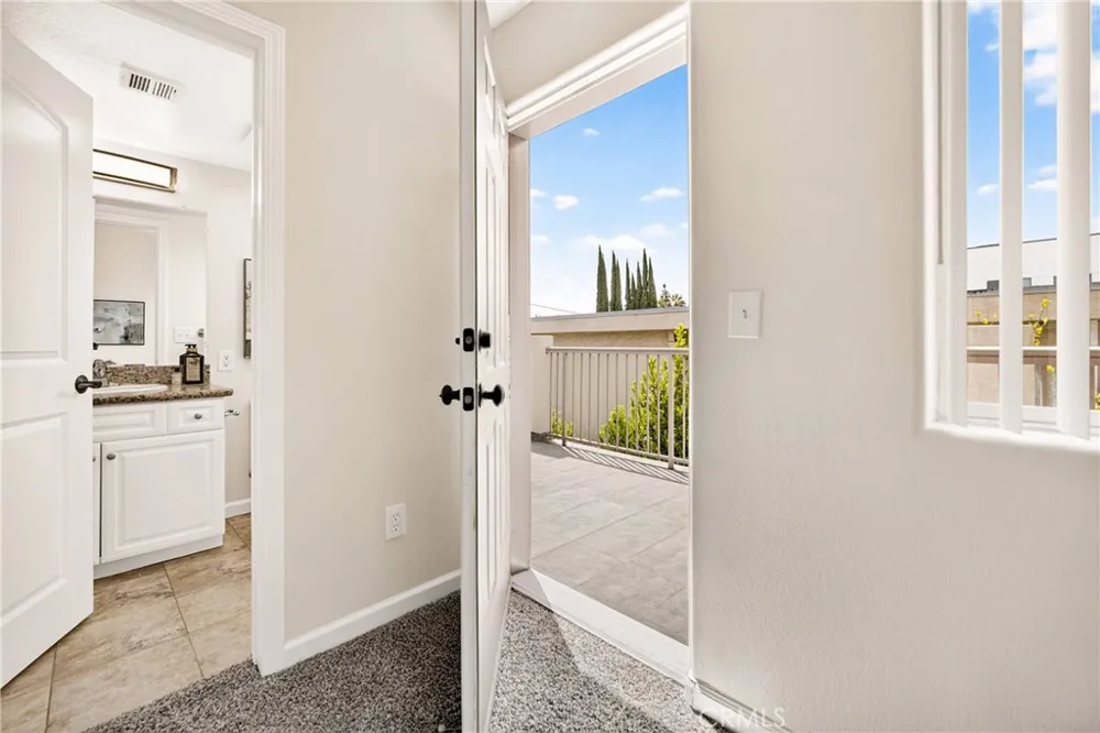 6446 Woodley Avenue #3 Lake Balboa, CA 91406