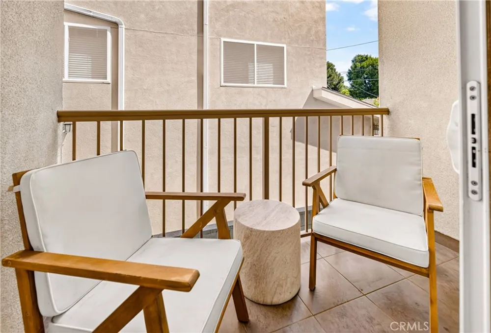 6446 Woodley Avenue #3 Lake Balboa, CA 91406