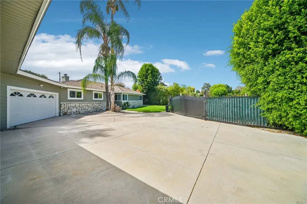 9509 Jellico Avenue Northridge, CA 91325