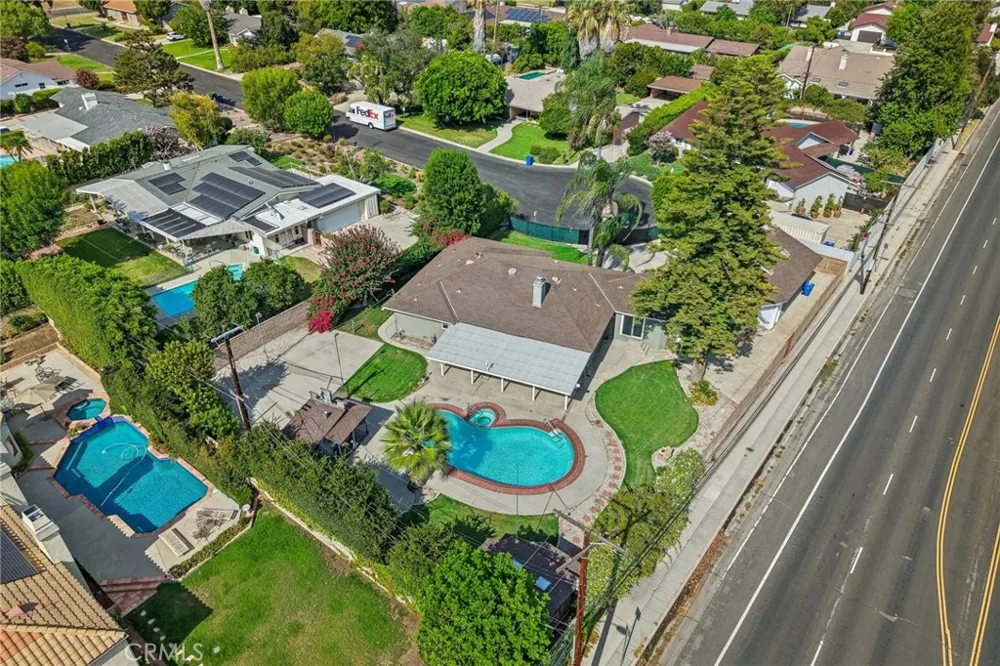 9509 Jellico Avenue Northridge, CA 91325