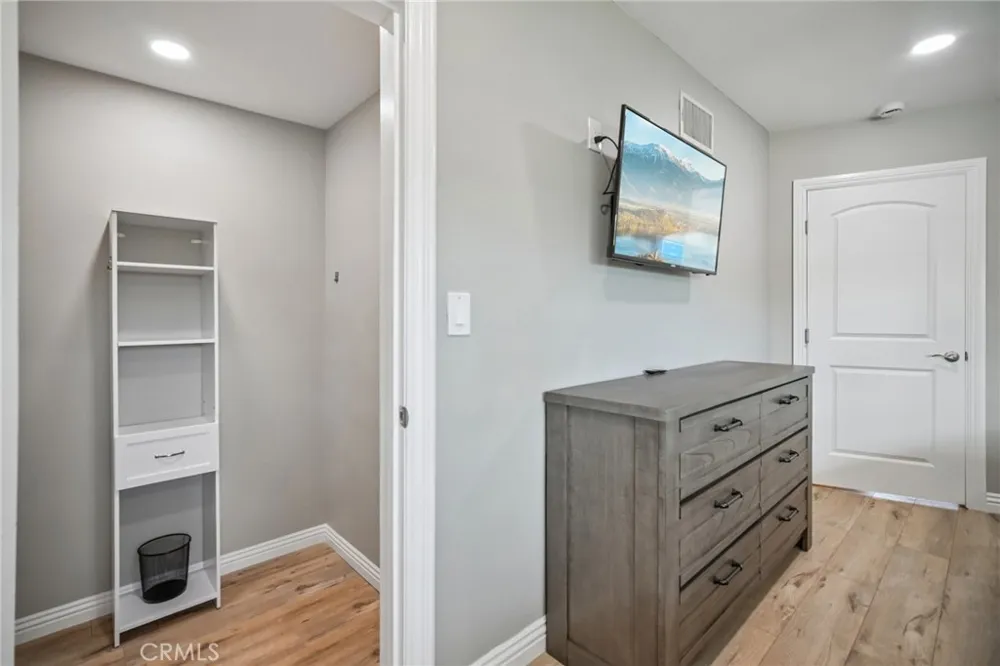 9509 Jellico Avenue Northridge, CA 91325