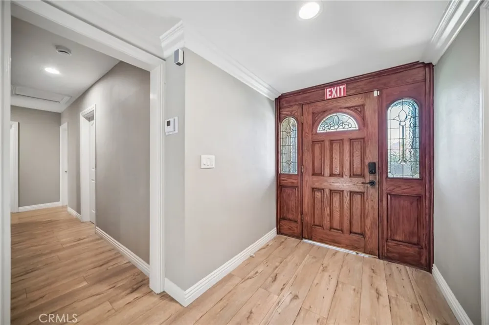 9509 Jellico Avenue Northridge, CA 91325