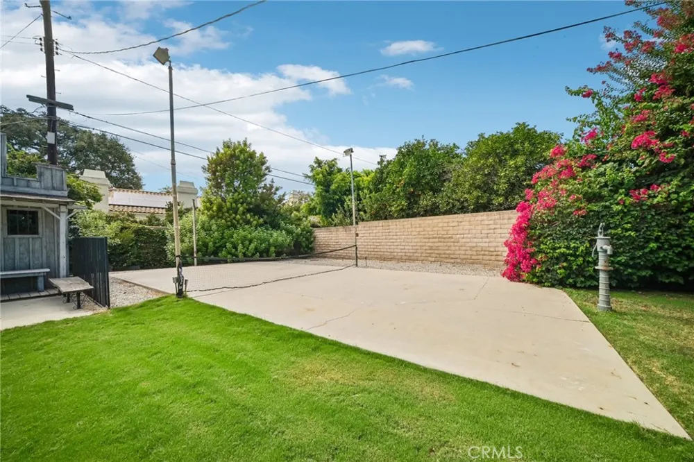 9509 Jellico Avenue Northridge, CA 91325