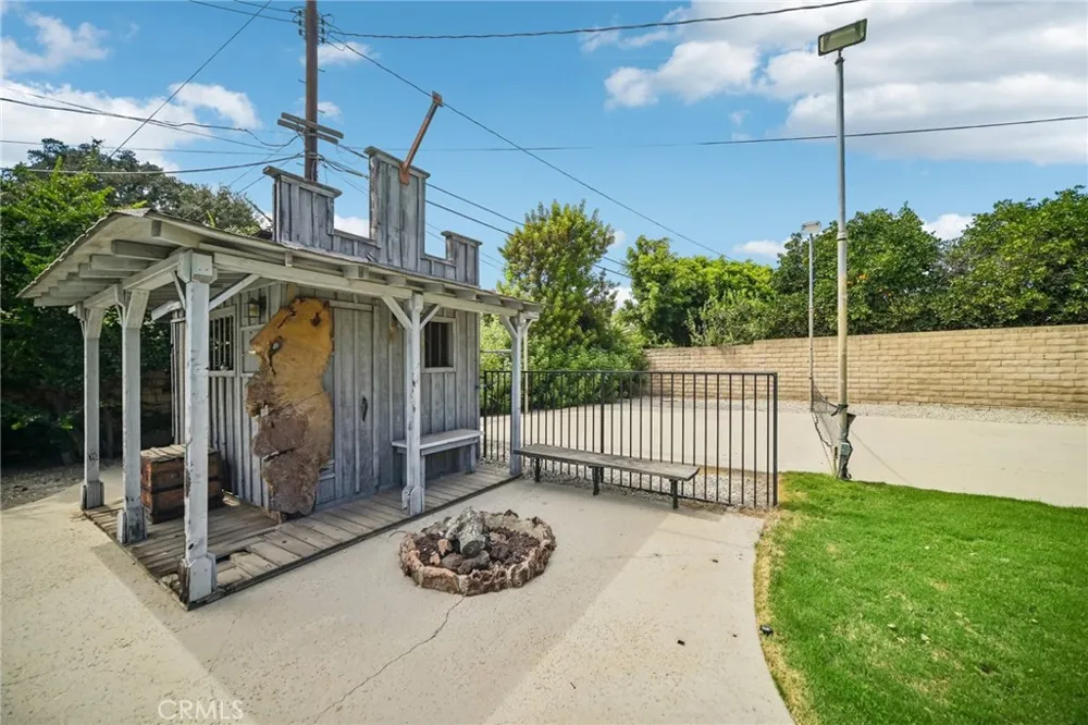 9509 Jellico Avenue Northridge, CA 91325