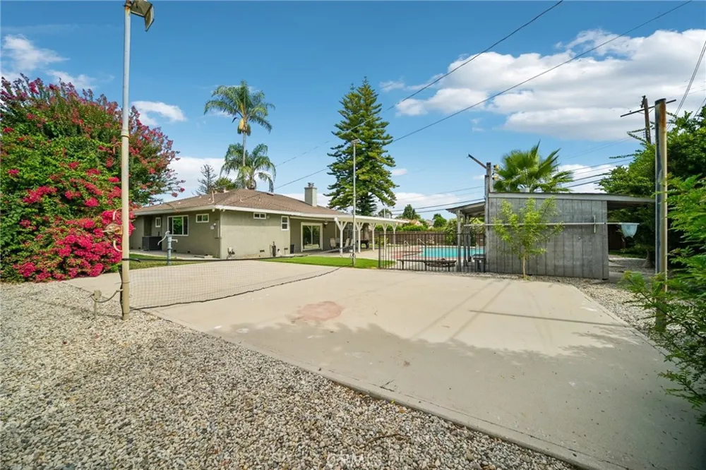 9509 Jellico Avenue Northridge, CA 91325