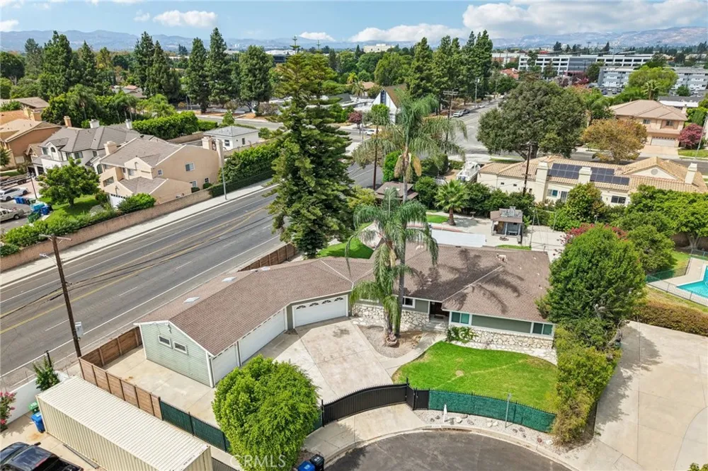 9509 Jellico Avenue Northridge, CA 91325