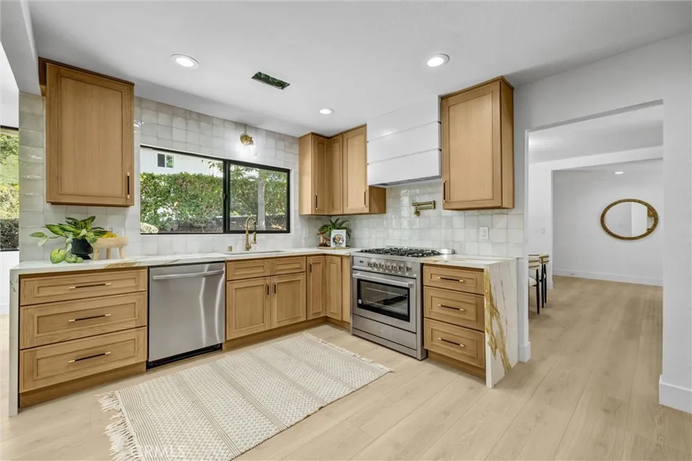 2973 Lakeview Way Fullerton, CA 92835