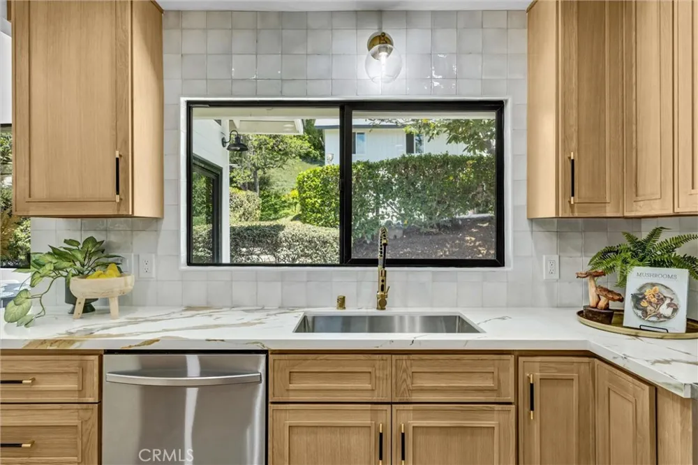 2973 Lakeview Way Fullerton, CA 92835
