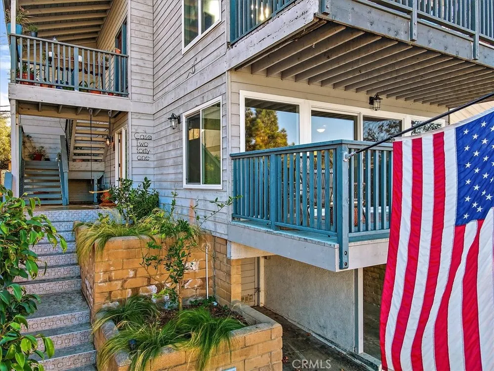 241 W El Portal #A San Clemente, CA 92672