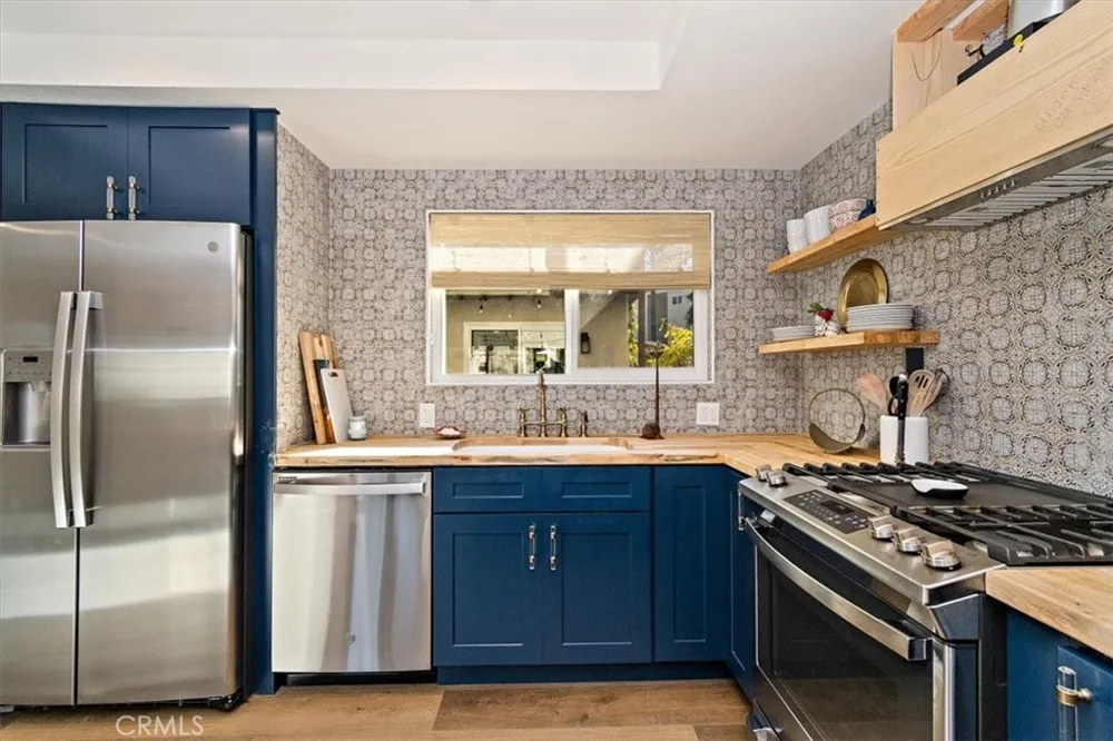 241 W El Portal #A San Clemente, CA 92672