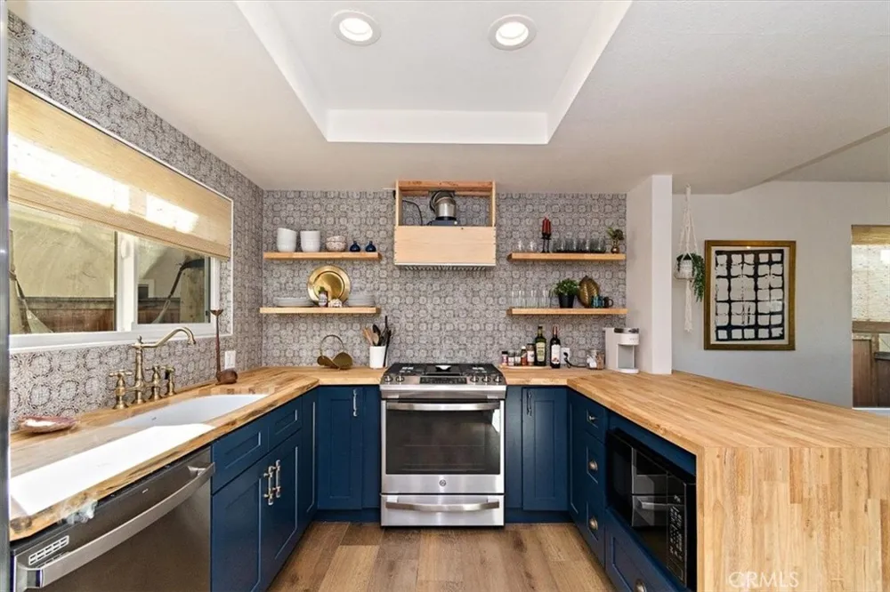 241 W El Portal #A San Clemente, CA 92672