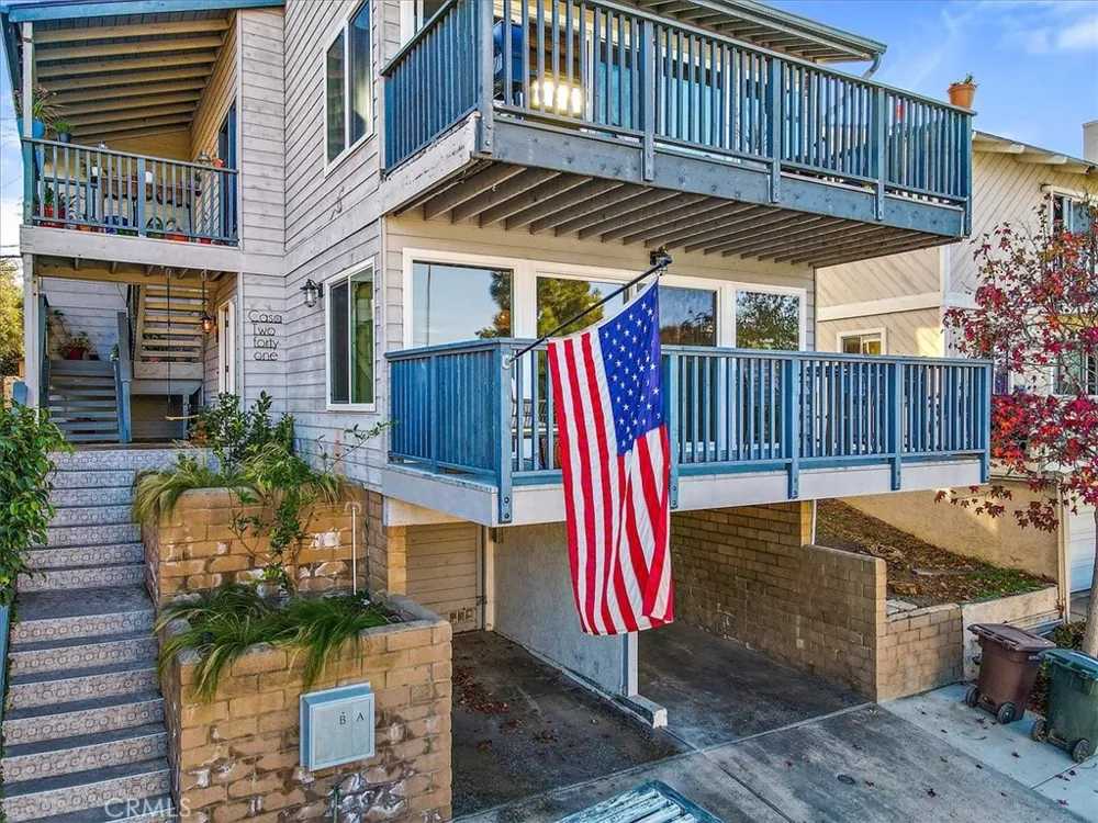 241 W El Portal #A San Clemente, CA 92672